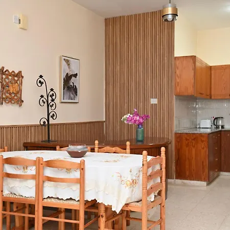 Kritos With Two Bedrooms 아르가카